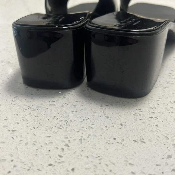 Gucci Women's Rubber Logo Platform Slides - Picture 4 of 4